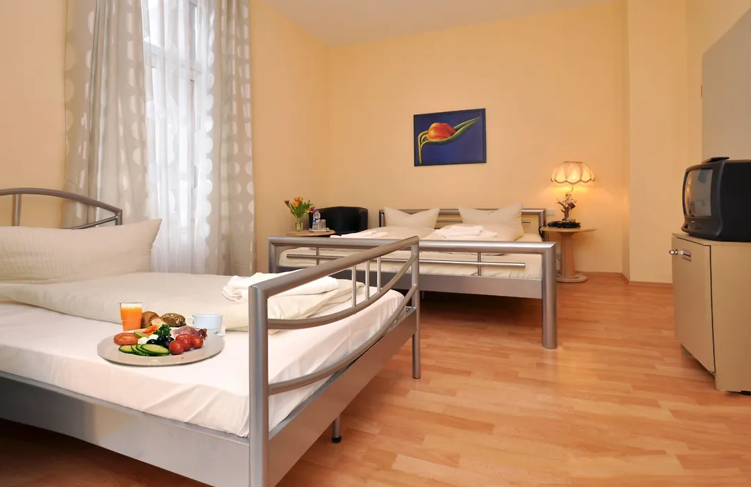 Hotel Apadana Frankfurt-1